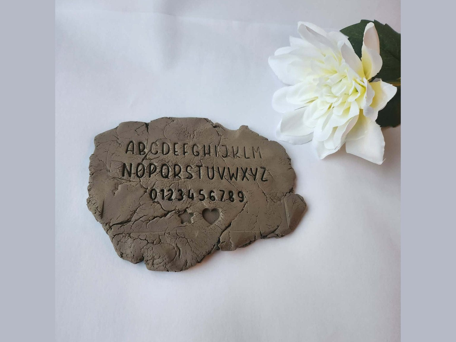 Nightjump Regular - Keramik Alfabet